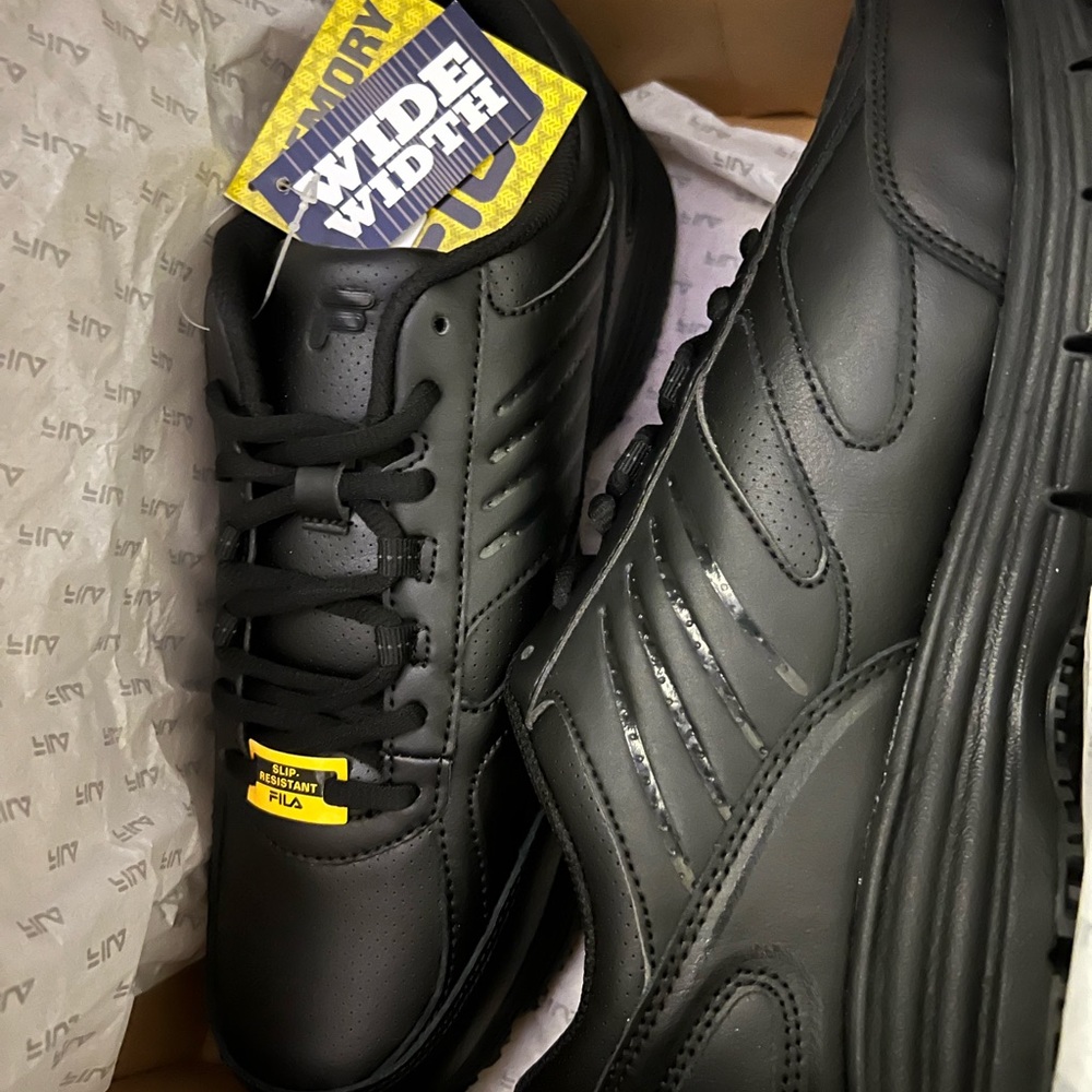 Slip resistant shoes